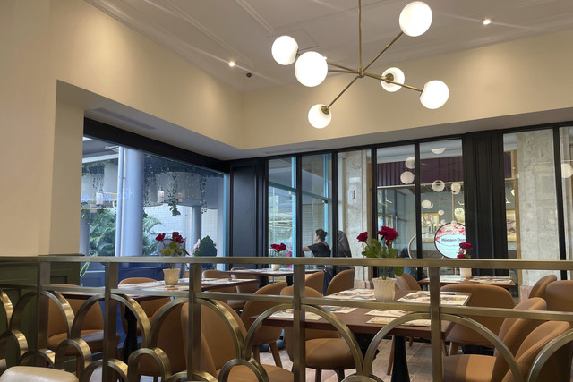  Suasana dan dekorasi PAUL Plaza Senayan. Foto: Salsha Okta Fairuz/kumparan