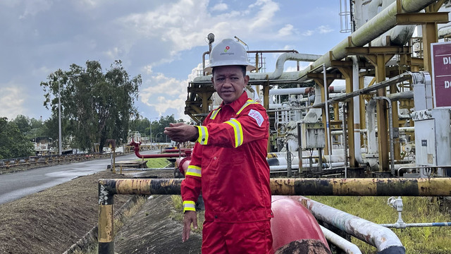 Menteri ESDM Bahlil Lahadalia saat mengunjungi Lapangan Senipah-Peciko-South Mahakam (SPS) milik PT Pertamina Hulu Mahakam (PHM), Rabu (30/4/2025). Foto: Fariza Rizky Ananda/kumparan
