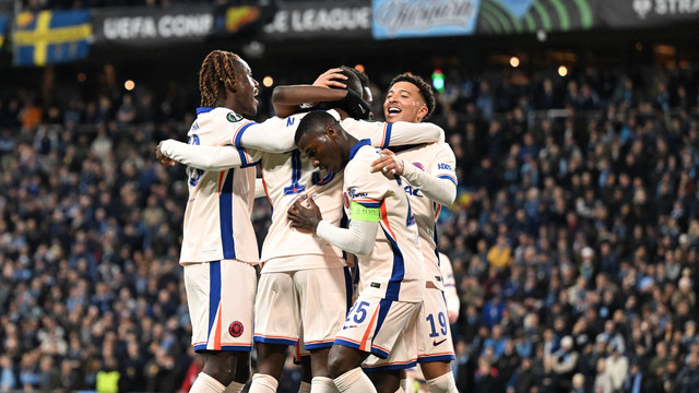 Selebrasi gol saat laga Djurgardens IF vs Chelsea dalam semifinal leg 1 Liga Konferensi Eropa 2024/25 di 3Arena, Stockholm, Swedia, pada Jumat (2/5) dini hari WIB. Foto: Jonathan NACKSTRAND / AFP