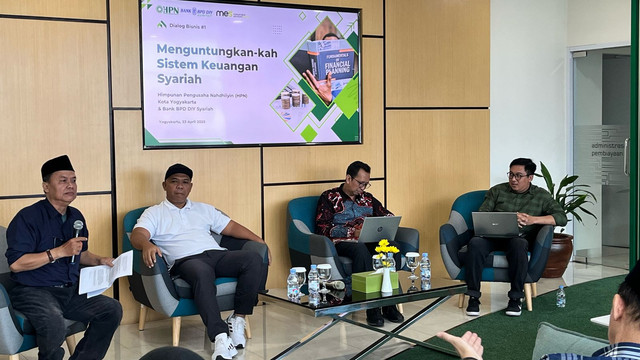 Dok. Pribadi/Penulis duduk paling kanan