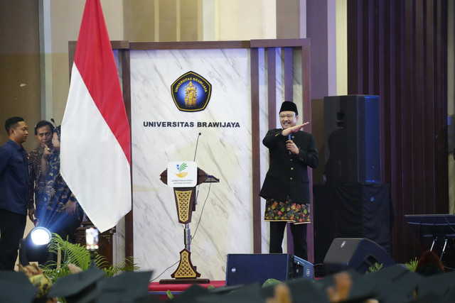 Kemensos menggraduasi 500 Keluarga Penerima Manfaat (KPM) Program Keluarga Harapan (PKH) di Gedung Samantha Krida Universitas Brawijaya, Malang,  Jumat (2/5/2025). Foto: Dok. Kemensos