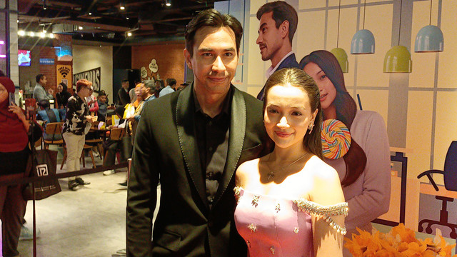 Artis Darius Sinathrya (Kiri) dan Megan Domani saat ditemui di kawasan Sudirman, Jakarta Pusat, Jumat (2/5). Foto: Aprilandika Pratama/kumparan