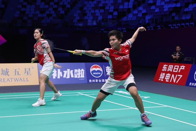 Lanny Tria Mayasari/Siti Fadia Silva Ramadhanti saat bertanding di Piala Sudirman 2025 yang digelar di Fenghuang Gymnasium, Xiamen, China. Foto: Dok PBSI