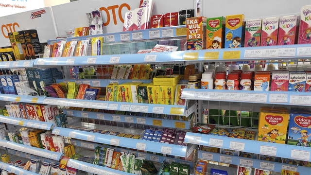 Obat-obatan yang dijual di salah satu apotek di Jakarta Selatan, Sabtu (3/5/2025). Foto: Alya Zahra/kumparan 