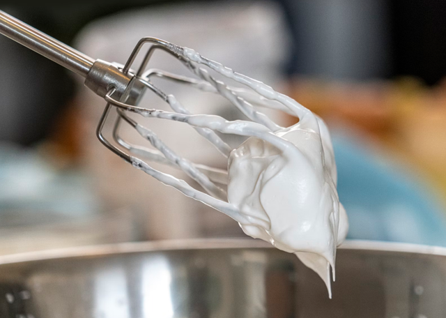 Ilustrasi hand mixer terbaik. Sumber: Unsplash/Sorin Gheorghita