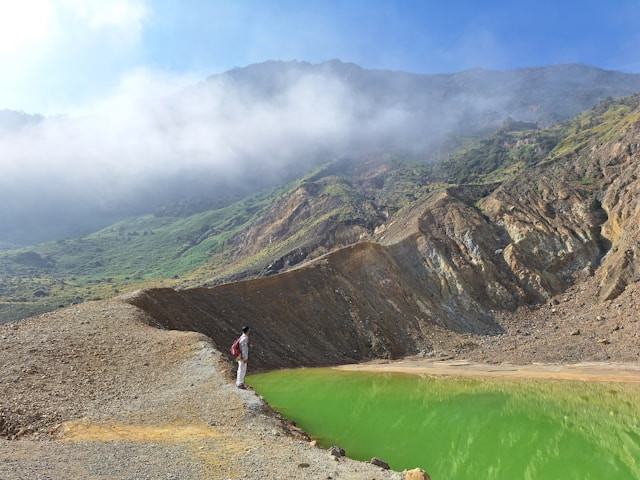 Gunung Papandayan, gunung di Jawa Barat untuk pemula. Sumber: Unsplash/Idris Hasibuan