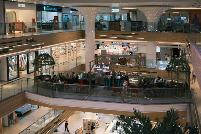 Mall di Garut Kota, foto hanya ilustrasi, bukan tempat sebenarnya: Unsplash/Duc Van