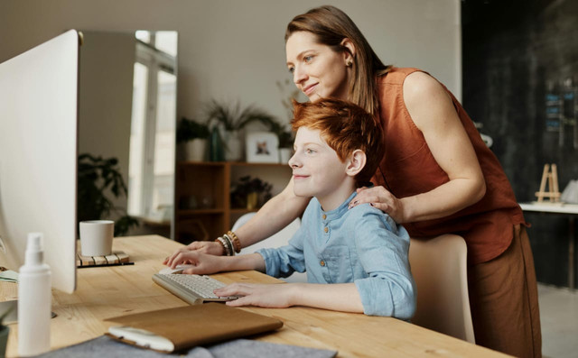 Ilustrasi pembentukan karakter anak di era digital.(sumber: https://www.pexels.com/id-id/)