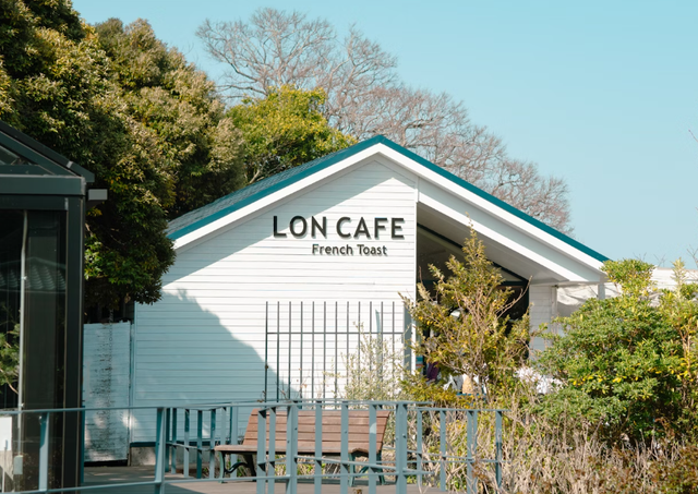cafe dengan mini zoo di bogor. Foto Hanya Ilustrasi Bukan Tempat Sebenarnya. Sumber Foto: Unsplash/XS Xue