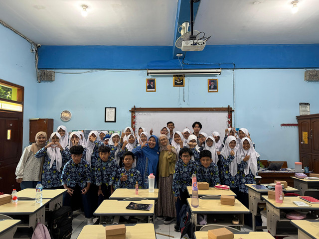 Pelatihan Drama oleh Dosen UMY di SMP Muhammadiyah 2 Yogyakarta