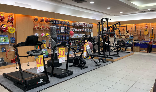 MG Sport menawarkan diskon hingga 40 persen untuk peralatan home gym yang tersedia di Gramedia Ahmad Yani Pontianak. Foto: Alycia Tracy Nabila/Hi!Pontianak