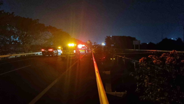 Lokasi kebakaran truk milik TNI AD di Tol Gempol KM 774 arah Pandaan, Pasuruan, Jawa Timur, Senin (5/5/2025). Foto: Dok. Istimewa