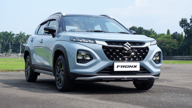 Wujud sensor wave radar Suzuki Fronx (di bawah logo Suzuki). Foto: Sena Pratama/kumparan