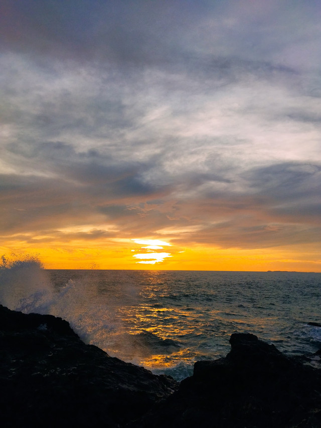 gambar1. pantai menganti kebumen (sumber: Dokumen Pribadi)