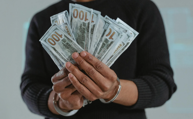 Ilustrasi Contoh ATHG dari Dalam dan Luar Negeri. Sumber: Pexels/Tima Miroshnichenko