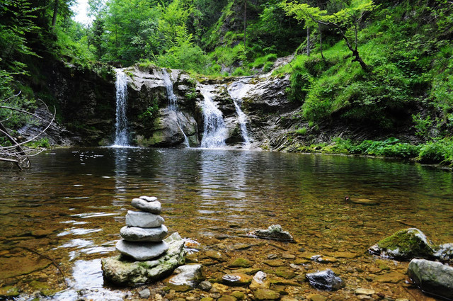 Air Terjun Batu Tilam. Foto hanya ilustrasi, bukan tempat sebenarnya. Sumber: Pexels/Manuella Adler