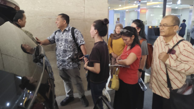 Para korban sirkus OCI saat mendatangi Bareskrim Polri pada Selasa (6/5/2025). Foto: Rachmadi Rasyad/kumparan