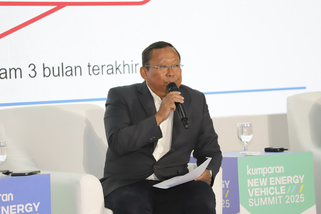 Ketua Umum Asosiasi Kendaraan Motor Listrik Indonesia (Aismoli) Budi Setiyadi menjadi pembicara pada kumparan New Energy Vehicle Summit 2025 di MGP Space, SCBD Park, Jakarta, Selasa (6/5/2025). Foto: Jamal Ramadhan/kumparan