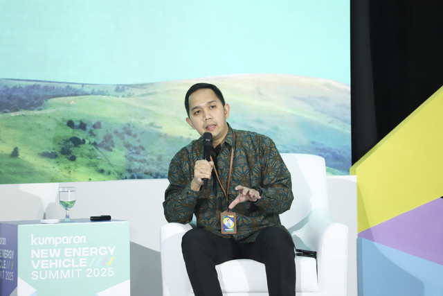 Pembina Industri Ahli Muda Tim Kerja Kendaraan Listrik Berbasis Baterai (KLBB) 
 IMATAP Kemenperin Patia Junjungan Maningdo menjadi pembicara pada kumparan New Energy Vehicle Summit 2025 di MGP Space, SCBD Park, Jakarta, Selasa (6/5/2025). Foto: Jamal Ramadhan/kumparan