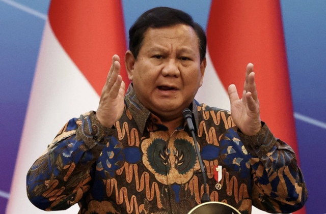 Presiden Prabowo Subianto menyampaikan pengarahan dalam Sarasehan Ekonomi Bersama Presiden RI di Menara Mandiri, Senayan, Jakarta, Selasa (8/4/2025). Foto: Kumparan/Willy Kurniawan/REUTERS