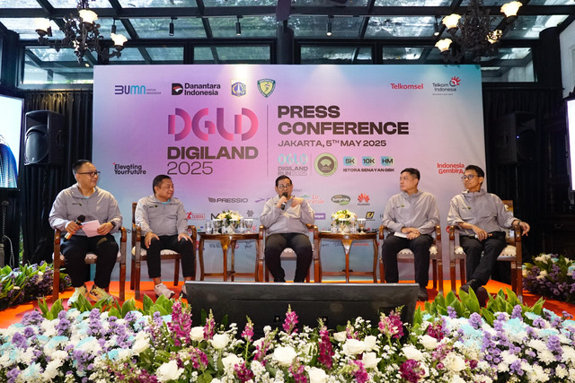 (Kiri ke kanan) SVP Group Sustainability & Corporate Communication Telkom Ahmad Reza, Direktur Utama Telkom Ririek Adriansyah, Gubernur DKI Jakarta Pramono Anung, Direktur Marketing Telkomsel Derrick Heng, dan Sekretaris Jenderal PB PASI Tigor Tanjung saat acara Press Conference Digiland 2025, di Jakarta, Senin (5/5). Foto: Dok. Telkom