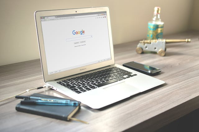 Ilustrasi apakah Google Form bisa mendeteksi kecurangan saat ujian? Sumber: Pexels/Caio