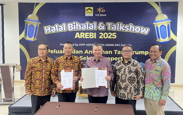 KB Bank bersama Asosiasi Real Estate Broker Indonesia (AREBI) dalam penandatanganan Nota Kesepahaman (MoU) pembiayaan KPR di Indonesia. Foto: Dok. KB Bank