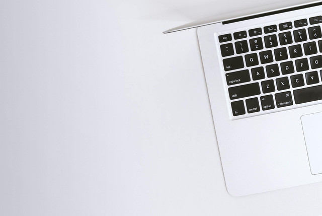 Laptop merupakan perangkat yang kini banyak dibutuhkan untuk menunjang berbagai aktivitas. Foto: Pexels 