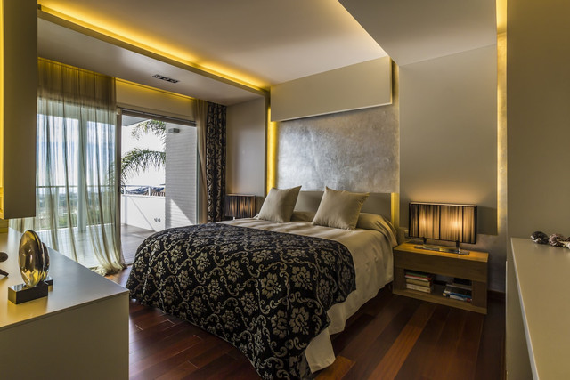 Hotel dekat Pantai Timur Pangandaran. Foto hanya sebagai ilustrasi saja, bukan tempat sebenarnya. Sumber: Unsplash/Isaac Quesada.