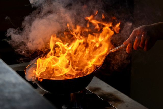 Teknik memasak flambe. Foto: Shutterstock