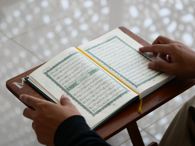 Ilustrasi Rangkuman PAI Kelas 9 Bab 12. Foto: dok. Unsplash/Masjid MABA