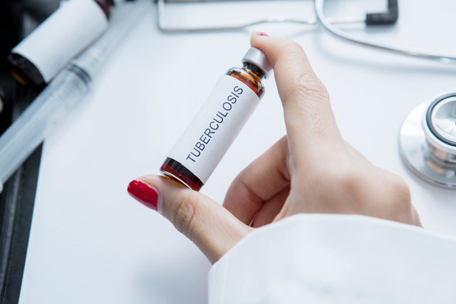 Ilustrasi Vaksin TBC. Foto: Shutterstock