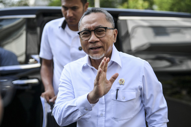 Menko Pangan Zulkifli Hasan bersiap mengikuti rapat terbatas yang dipimpin Presiden Prabowo Subianto di Istana Kepresidenan, Jakarta, Kamis (8/5/2025). Foto: ANTARA FOTO/Hafidz Mubarak A
