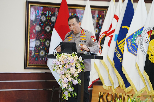 Kapolri Jenderal Listyo Sigit Prabowo menghadiri Program Mentoring Berbasis Resiko (Promensisko) Tindak Pidana Pencucian Uang (TPPU) dan Pendanaan Terorisme (TPPT) dari kejahatan siber di auditorium PPATK, Kamis (8/5/2025). Foto: Polri