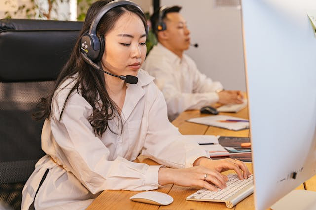 Jobdesk Telemarketing. Foto hanya ilustrasi, bukan tempat sebenarnya. Sumber: Pexels/Shkrabaanthony