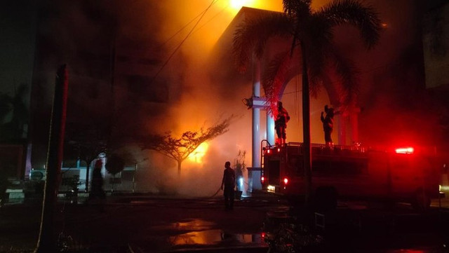 Kebakaran di FKM Universitas Andalas (UNAND), Kota Padang, Sumatera Barat, Kamis (8/5/2025) lalu. (Dok. Istimewa)