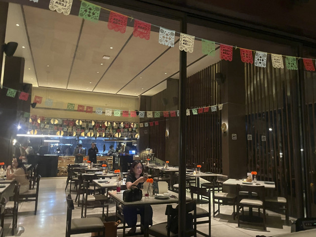 Suasana dari Restoran CasaLena Jakarta. Foto: Salsha Okta Fairuz/kumparan