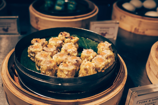 Ilustrasi Adonan Dimsum Bisa Dibuat Apa Saja?, Unsplash/SJ 📸