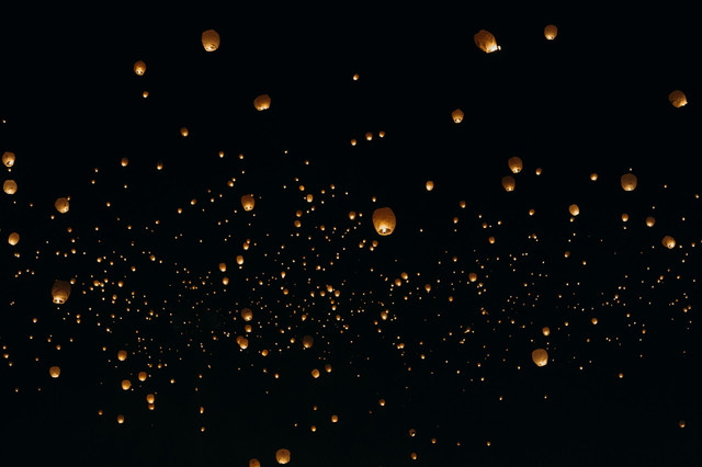 Harga Tiket Festival Lampion Borobudur 2025. Foto Hanya Ilustrasi, Bukan Sebenarnya. Sumber Unsplash Leon Contreras