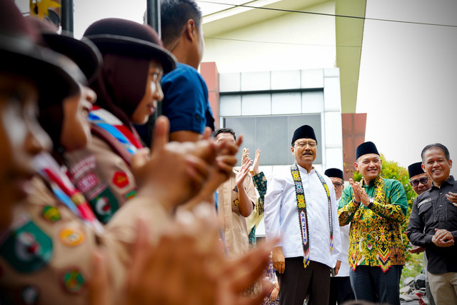 Menteri Sosial Saifullah Yusuf (Gus Ipul) mengunjungi kompleks SMAN 16 Samarinda yang diusulkan menjadi lokasi calon sekolah rakyat, Sabtu (10/5/3025). Foto: Dok. Kemensos