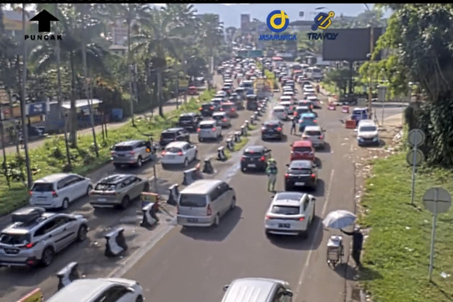 Arus lalu lintas menuju kawasan Puncak, Bogor, Minggu (11/5/2025). Foto: Dok. CCTV Jasa Marga