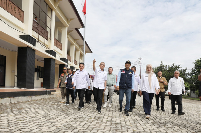 Mensos Saifullah Yusuf atau Gus Ipul tinjau calon lokasi Sekolah Rakyat di Lampung. Foto: Kemensos RI