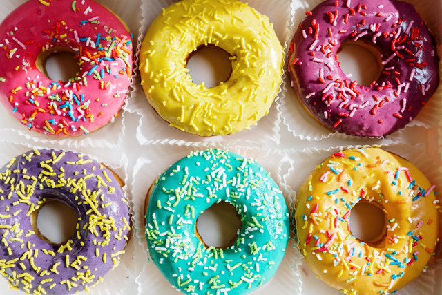 Ilustrasi Perbedaan Donat Biasa dan Donat Kentang. Pexels/cottonbro studio