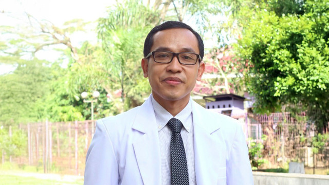 Dr. drh. Supriyono, M.Si, dosen di Sekolah Kedokteran Hewan dan Biomedis IPB. Foto: Dok. IPB