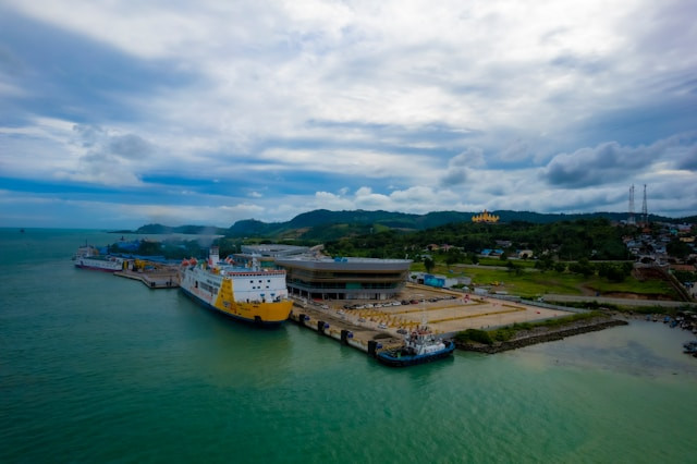 Ilustrasi rekomendasi pusat oleh-oleh Lampung. Foto: Unsplash/Ammar Andiko