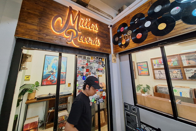 Toko Milers Record di Pasar Santa, Jakarta, Selasa (13/5/2025). Foto: Argya Maheswara/kumparan