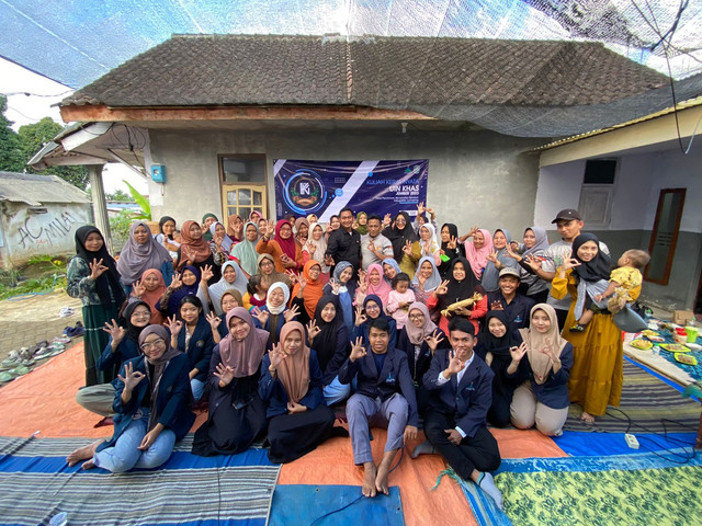 Sosialiasai Pengelolaan Sampah bersama Masyarakat di Senduro, Lumajang (Sumber: Pribadi) 