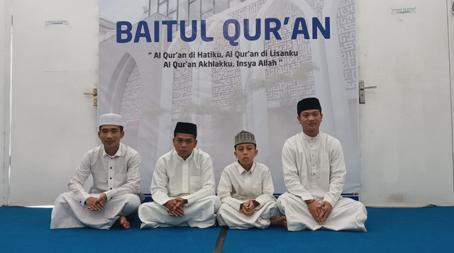 Empat Santri RTQ Bukittinggi Binaan DT Peduli Sumbar yang sudah selesaikan hafalan 30 Juz (Sumber : DT Peduli)