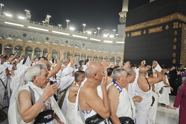 Jemaah haji melakukan tawaf. Foto: Dok. Media Center Haji