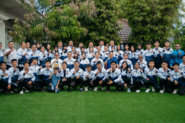 Wakil Gubernur Lampung, Jihan Nurlela saat melepas 38 atlet karate kategori Kadet, Junior, dan Under 21 (U-21) untuk mengikuti Kejurnas Karate-Do di Pekan Baru | Foto : Adpim